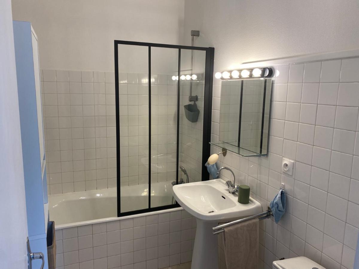 Agreable Petit Gite Avec Piscine Et Jardinet Salies-de-Béarn Exteriör bild