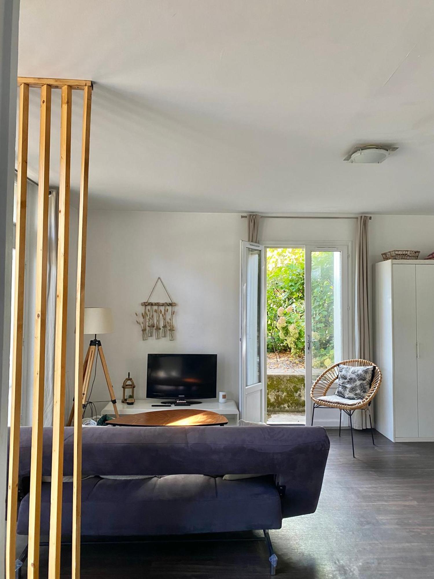 Agreable Petit Gite Avec Piscine Et Jardinet Salies-de-Béarn Exteriör bild