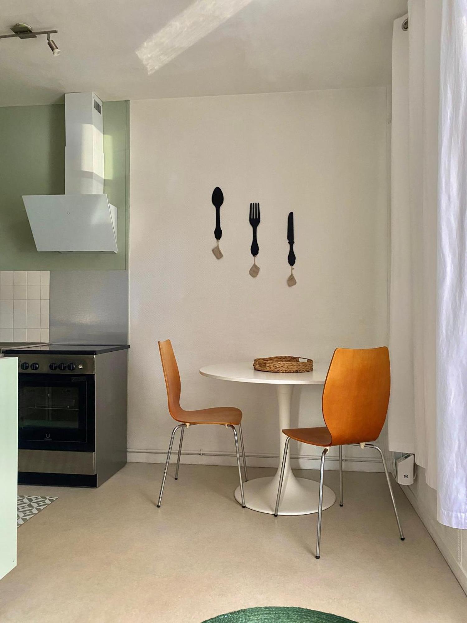Agreable Petit Gite Avec Piscine Et Jardinet Salies-de-Béarn Exteriör bild