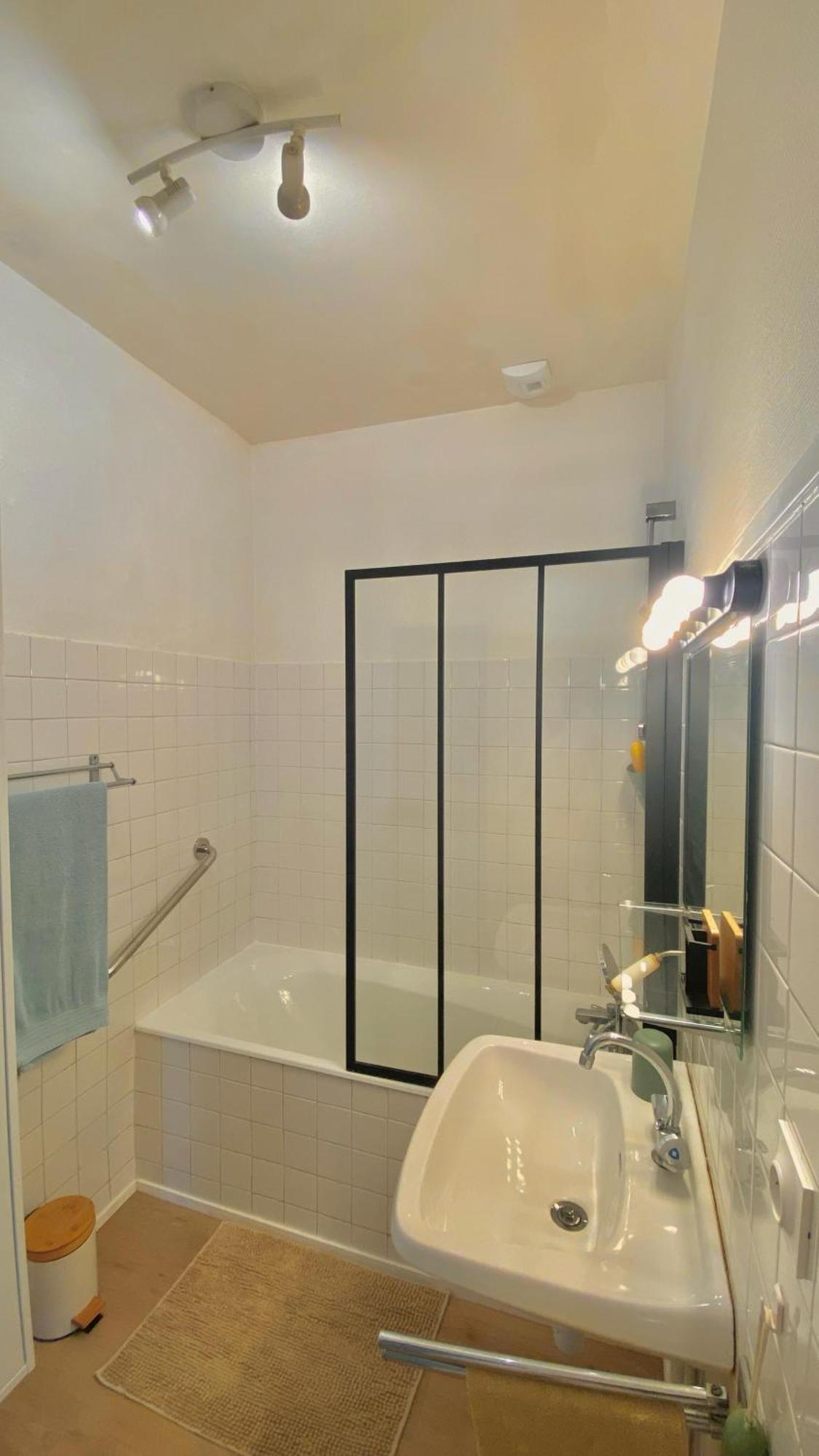 Agreable Petit Gite Avec Piscine Et Jardinet Salies-de-Béarn Exteriör bild
