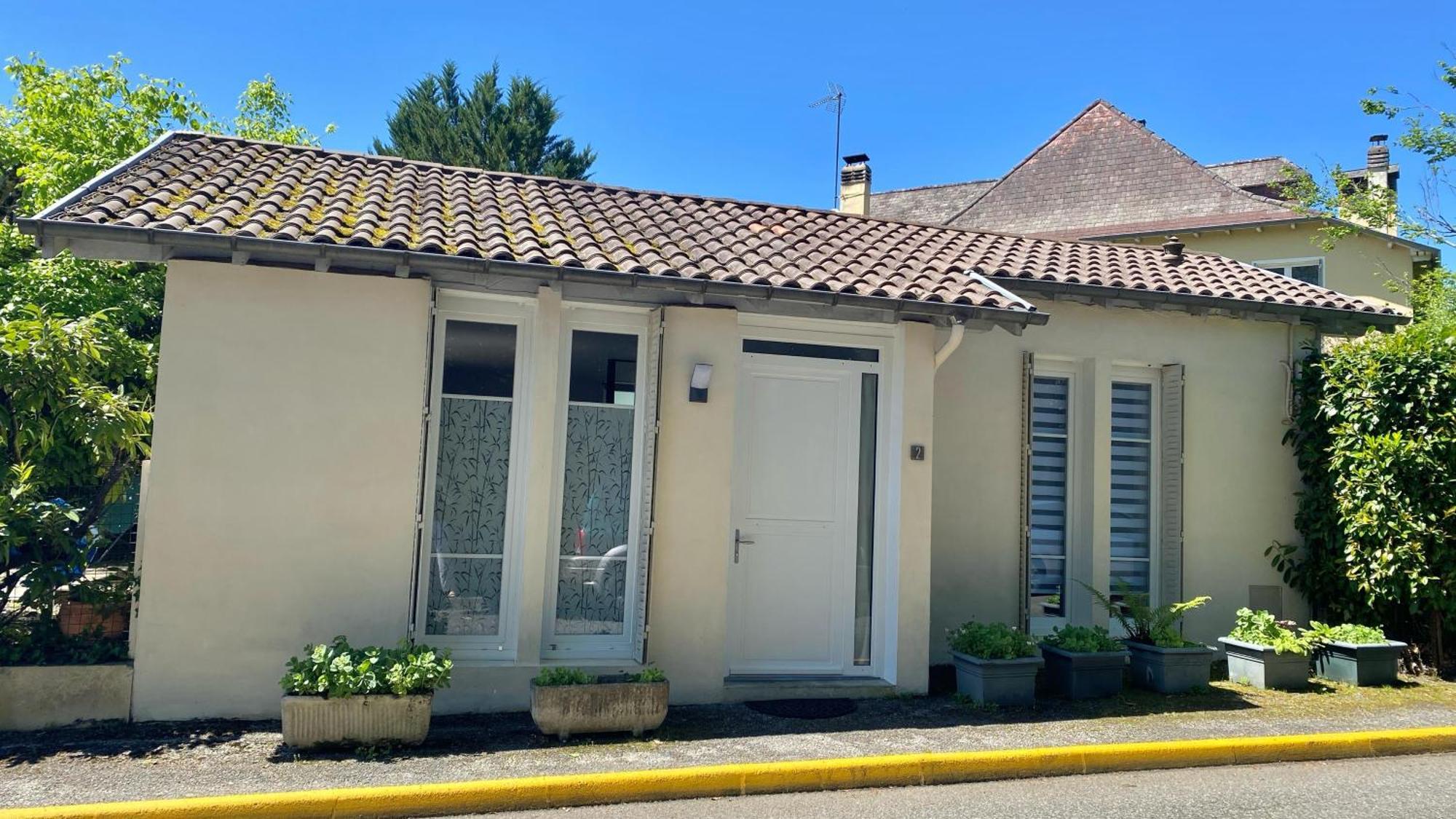 Agreable Petit Gite Avec Piscine Et Jardinet Salies-de-Béarn Exteriör bild