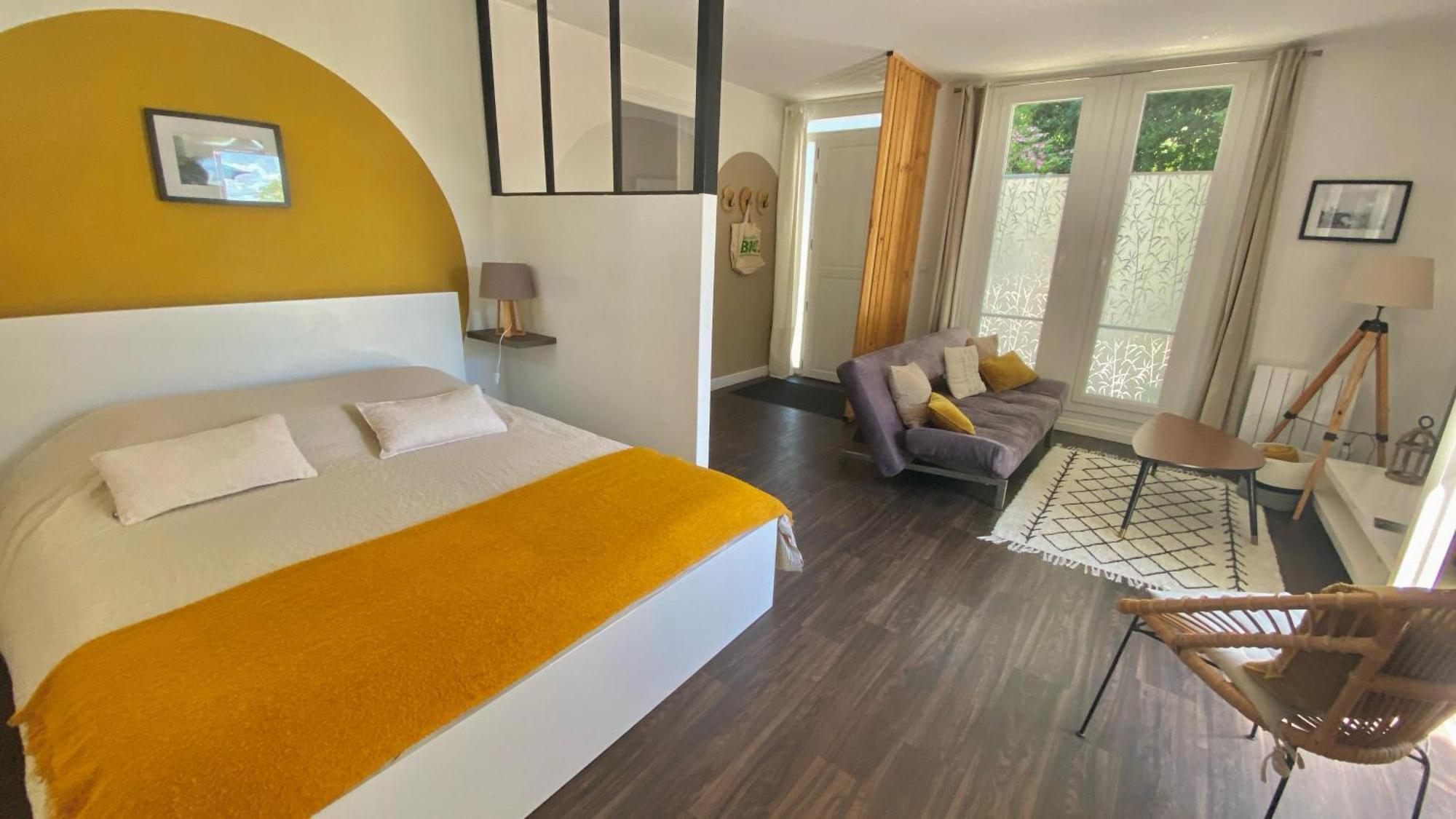 Agreable Petit Gite Avec Piscine Et Jardinet Salies-de-Béarn Exteriör bild